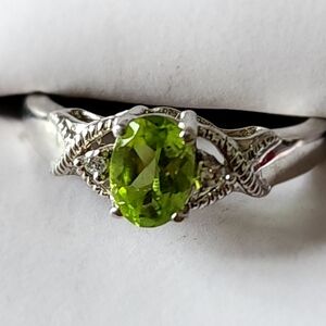 Gently preowned peridot gemstone with CZ diamond chips‎ in SS size 7